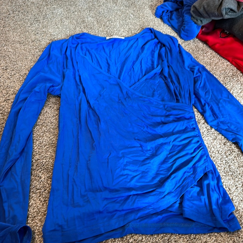 Long sleeve vneck days XL probably small